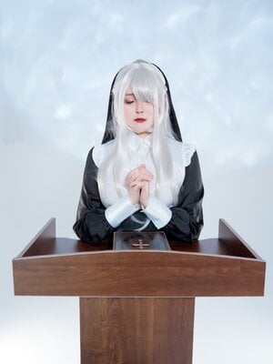 Natsuko - Nun