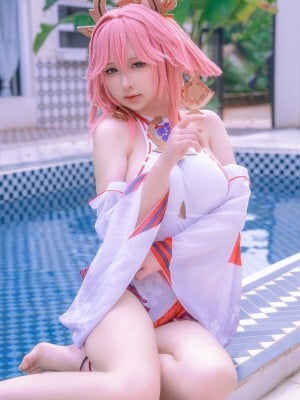 Eriri - Yae Miko bơi