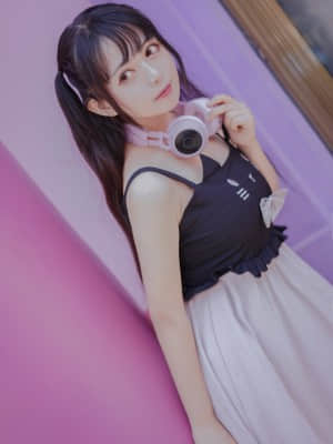 Con mèo đen ovo hồng