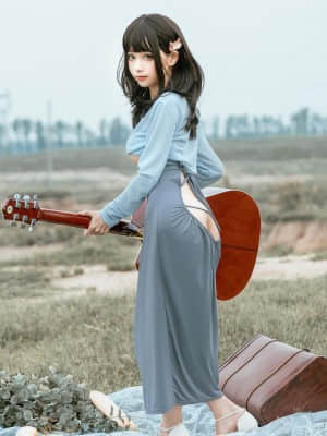 Chị gái-guitar ngu ngốc