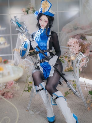 Bà Maeno - Nữ thần chiến thắng: Nikki Maiden Ice Rose